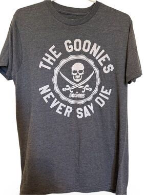 The Goonies Never Say Die Graphic T-Shirt Gray Skull Pirate/Retro Movie Tee M